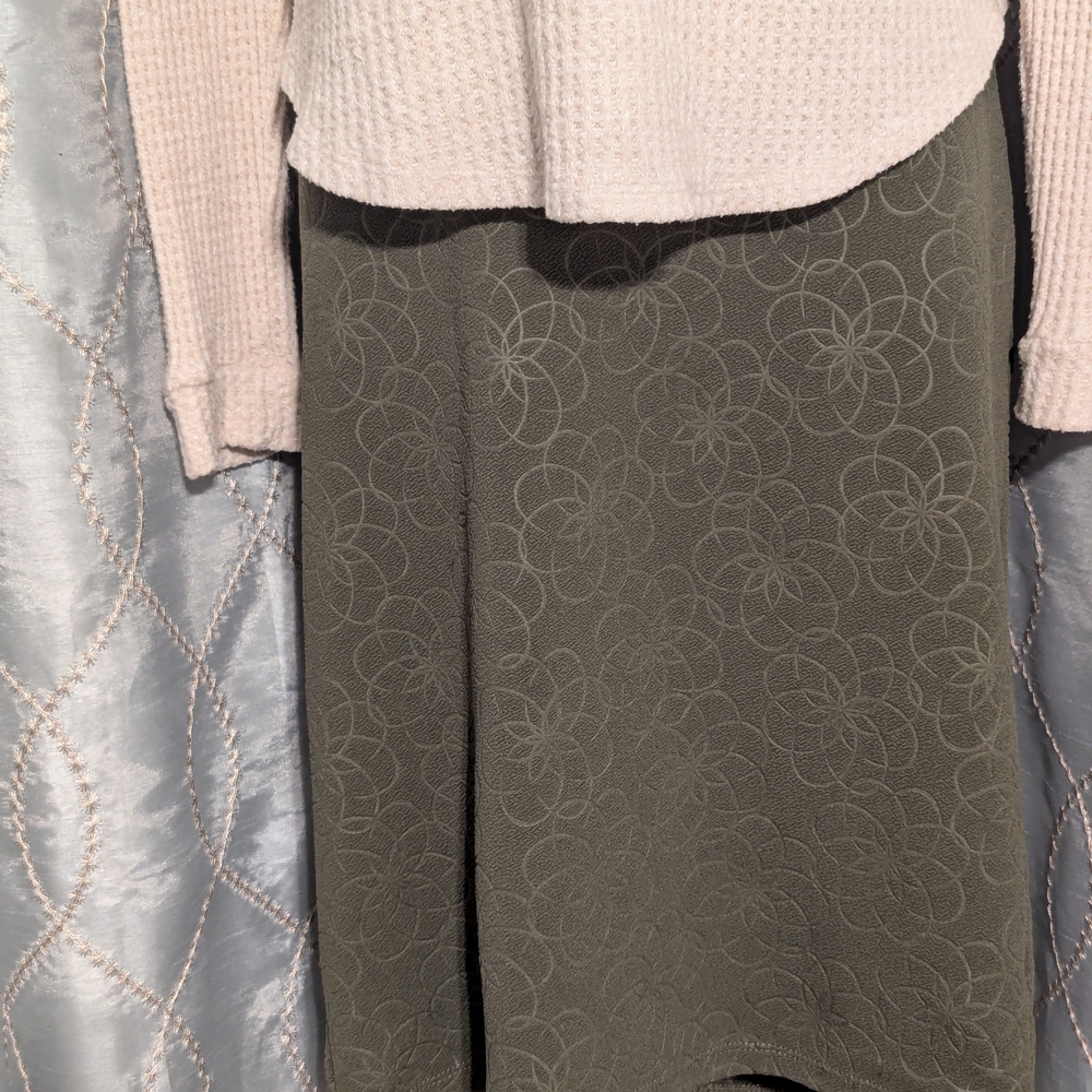 LulaRoe Army Green Floral Patterned Skirt -mediu